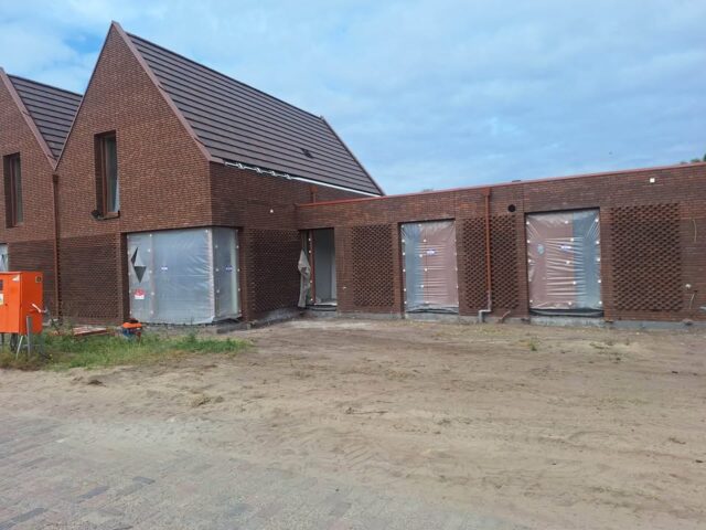 🏗️ Project Akkerlanen – Waalwijk 🧱

De werkzaamheden op project Akkerlanen in Waalwijk verlopen voorspoedig. 💪

Onze vakmensen leveren iedere dag weer een mooi stukje ambacht af. Met oog voor kwaliteit en precisie zorgen we voor strak metselwerk en nauwkeurig stelwerk.

Trots op onze collega’s en op de mooie voortgang van dit project!

In opdracht van Heerkens van Bavel.

#MetselProjectTilburg #Metselwerk #Stelwerk #Vakmanschap #Waalwijk #Akkerlanen #HeerkensVanBavel #Bouw #TrotsOpOnsTeam